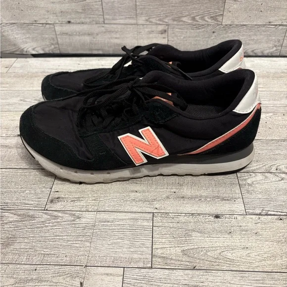 New Balance Black and Pink Athletic Shoes - Picture 5 of 7